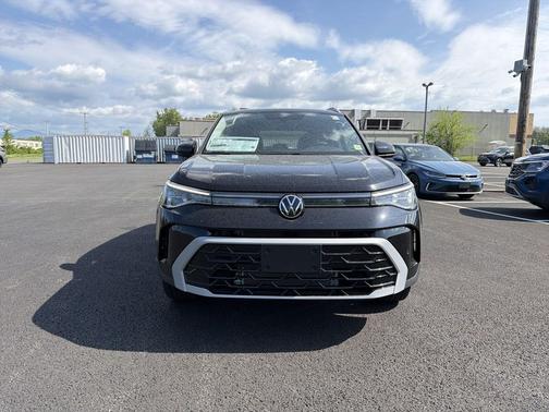 Deep Black Pearl 2026 Volkswagen Taos SEL