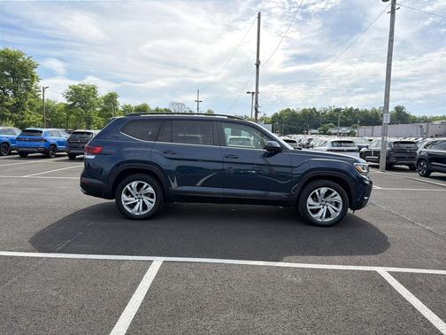 Blue Metallic 2022 Volkswagen Atlas 2.0T SE w/Technology 4MOTION