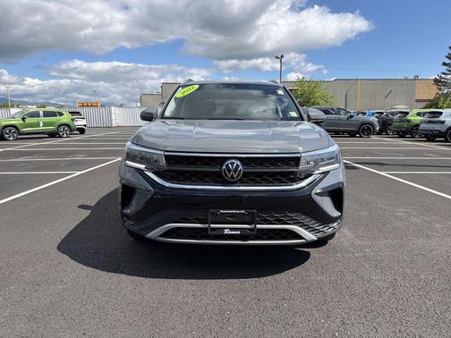 Gray 2022 Volkswagen Taos 1.5T SE