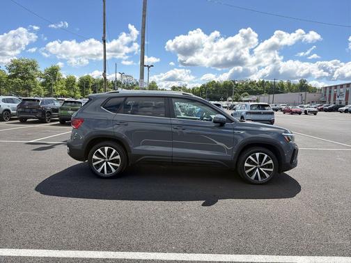 Gray 2022 Volkswagen Taos 1.5T SE