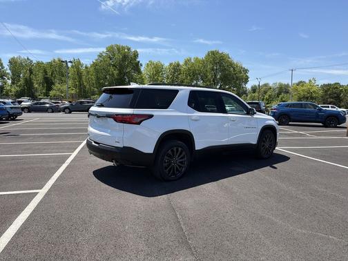 Summit White 2023 Chevrolet Traverse RS