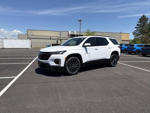 Summit White 2023 Chevrolet Traverse RS