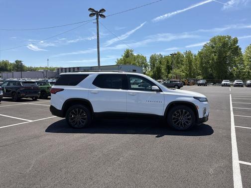 Summit White 2023 Chevrolet Traverse RS