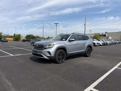 Pyrite Silver Metallic 2023 Volkswagen Atlas 2.0T SE w/Technology 4MOTION