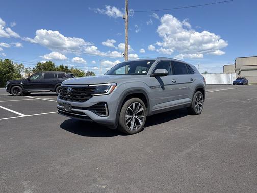 Silver Mist Metallic 2024 Volkswagen Atlas Cross Sport 2.0T SEL Premium