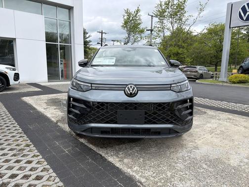 platinum gray metallic 2026 Volkswagen Tiguan 2.0T SE R-Line Black 4MOTION