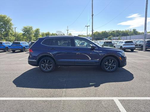 Atlantic Blue Metallic 2022 Volkswagen Tiguan 2.0T SE 4MOTION