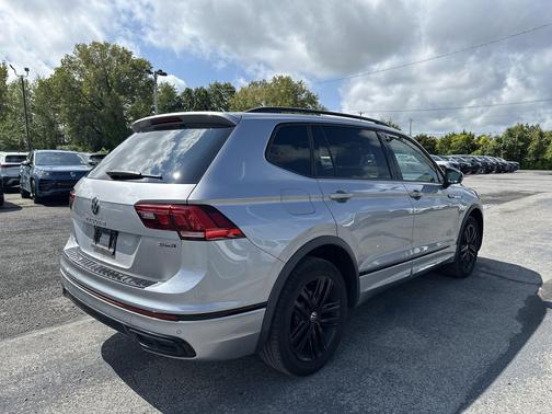 2022 Volkswagen Tiguan 2.0T SE R-Line Black 4MOTION
