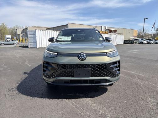 platinum gray metallic 2026 Volkswagen Tiguan 2.0T SE R-Line Black 4MOTION