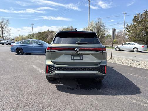 platinum gray metallic 2026 Volkswagen Tiguan 2.0T SE R-Line Black 4MOTION