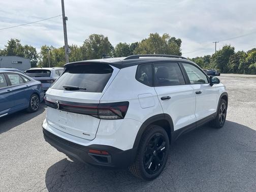2025 Volkswagen Taos 1.5T SE Black