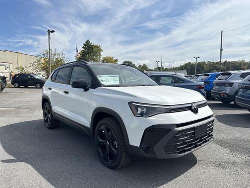 2025 Volkswagen Taos 1.5T SE Black