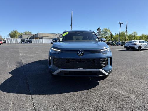 Monterey Blue Pearl 2025 Volkswagen Tiguan 2.0T SE 4MOTION