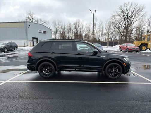 2023 Volkswagen Tiguan 2.0T SE R-Line Black 4MOTION