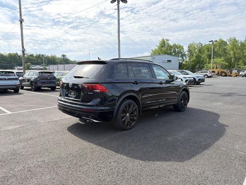 Deep Black 2021 Volkswagen Tiguan 2.0T SE R-Line Black 4MOTION