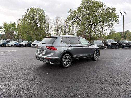 Platinum Gray Metallic 2018 Volkswagen Tiguan 2.0T SEL