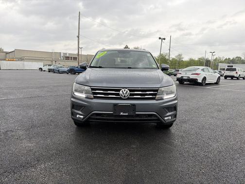 Platinum Gray Metallic 2018 Volkswagen Tiguan 2.0T SEL
