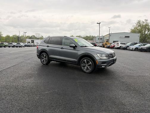 Platinum Gray Metallic 2018 Volkswagen Tiguan 2.0T SEL