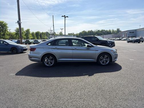 Gray 2020 Volkswagen Jetta 1.4T R-Line