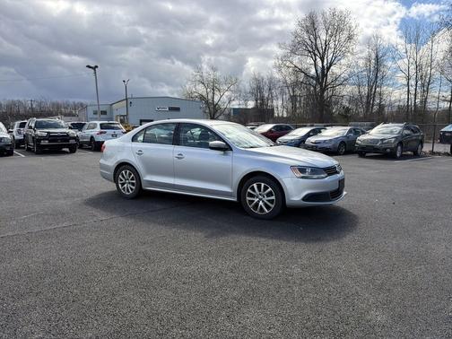 Moonrock Silver Metallic 2014 Volkswagen Jetta Auto SE w/Connectivity