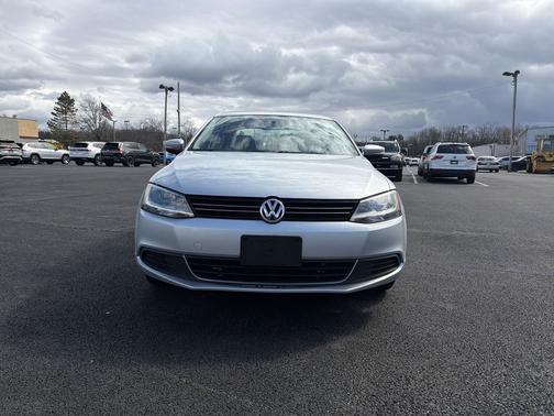 Moonrock Silver Metallic 2014 Volkswagen Jetta Auto SE w/Connectivity