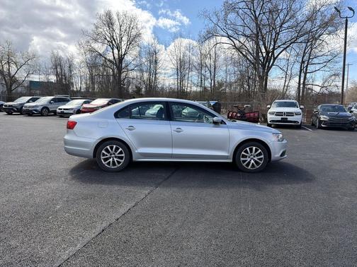 Moonrock Silver Metallic 2014 Volkswagen Jetta Auto SE w/Connectivity