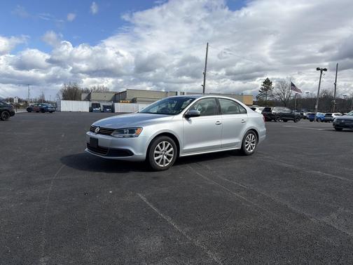 Moonrock Silver Metallic 2014 Volkswagen Jetta Auto SE w/Connectivity
