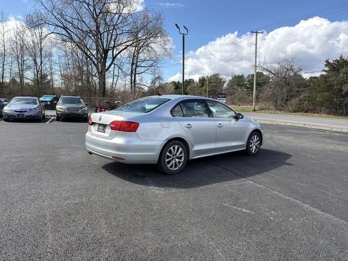 Moonrock Silver Metallic 2014 Volkswagen Jetta Auto SE w/Connectivity