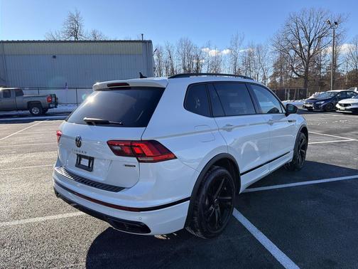 2024 Volkswagen Tiguan 2.0T SE R-Line Black 4MOTION