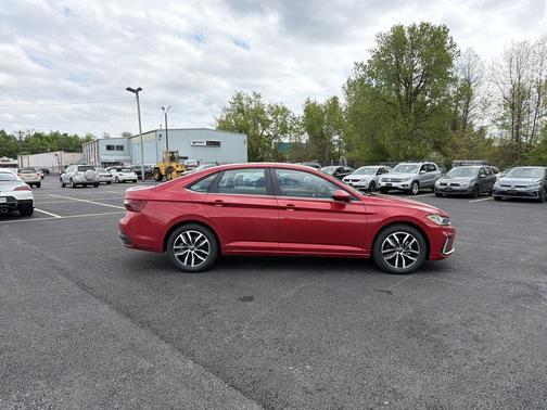 Kings Red Metallic 2026 Volkswagen Jetta 1.4T SE