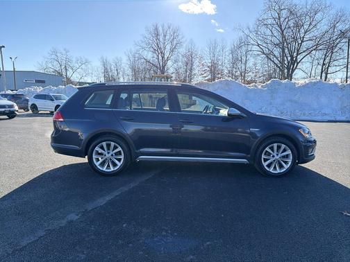 2017 Volkswagen Golf Alltrack TSI S