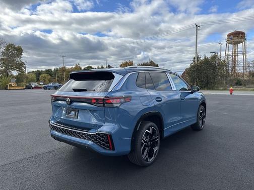 2026 Volkswagen Tiguan 2.0T SEL R-Line 4MOTION