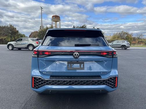 2026 Volkswagen Tiguan 2.0T SEL R-Line 4MOTION