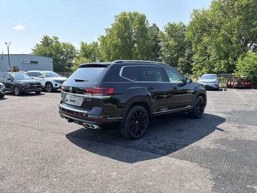 Deep Black Pearl 2022 Volkswagen Atlas 3.6L SEL Premium