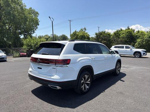 Pure White 2024 Volkswagen Atlas 2.0T SE