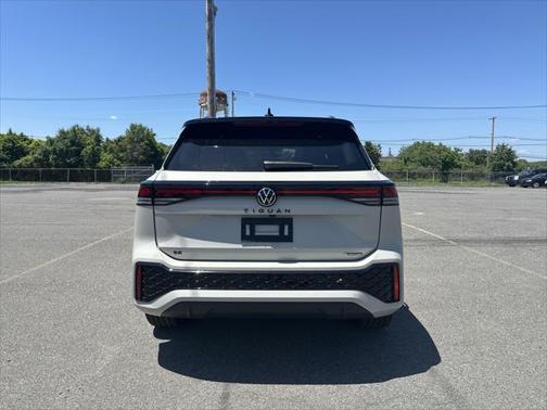 2025 Volkswagen Tiguan 2.0T SE R-Line Black 4MOTION