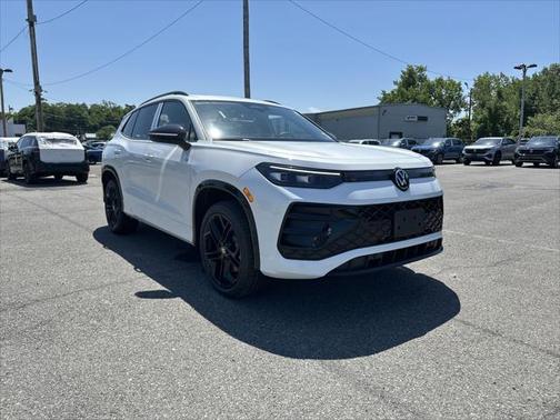2025 Volkswagen Tiguan 2.0T SE R-Line Black 4MOTION