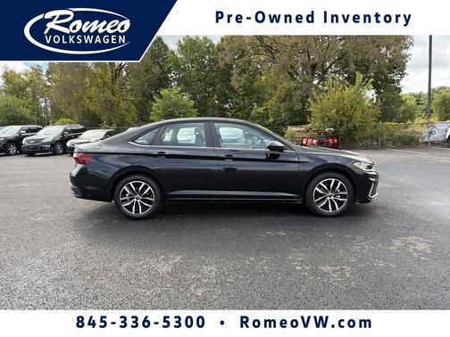 Deep Black Pearl 2026 Volkswagen Jetta 1.4T SE