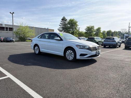 Pure White 2019 Volkswagen Jetta 1.4T S