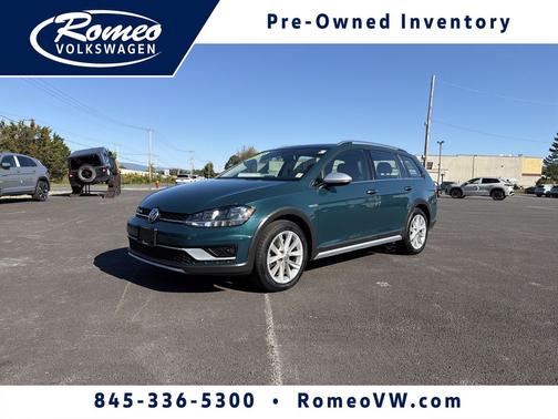 Green Metallic 2019 Volkswagen Golf Alltrack TSI SE