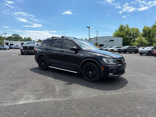 Deep Black 2020 Volkswagen Tiguan 2.0T SE R-Line Black 4MOTION