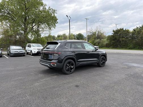 Deep Black Pearl 2026 Volkswagen Taos SEL