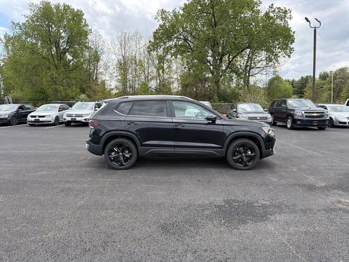 Deep Black Pearl 2026 Volkswagen Taos SEL