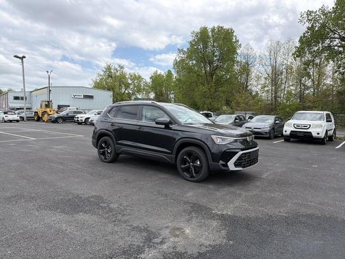Deep Black Pearl 2026 Volkswagen Taos SEL