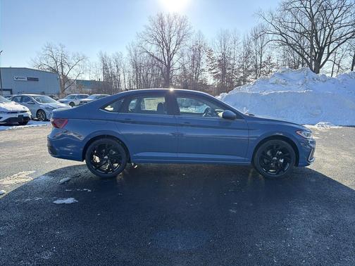 Monterey Blue Pearl 2026 Volkswagen Jetta 1.4T SE