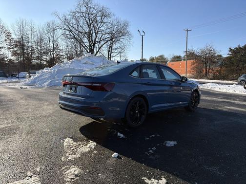Monterey Blue Pearl 2026 Volkswagen Jetta 1.4T SE