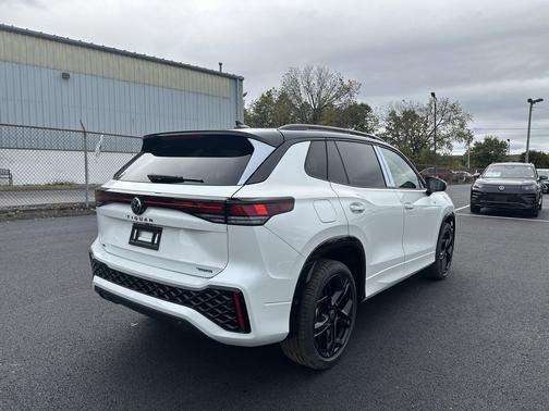 2025 Volkswagen Tiguan 2.0T SE R-Line Black 4MOTION