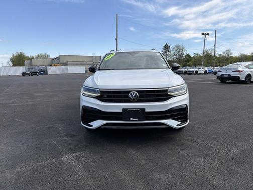 Opal White Pearl 2024 Volkswagen Tiguan 2.0T SE R-Line Black 4MOTION