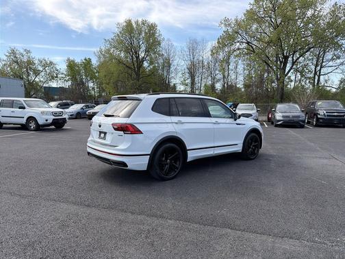 Opal White Pearl 2024 Volkswagen Tiguan 2.0T SE R-Line Black 4MOTION