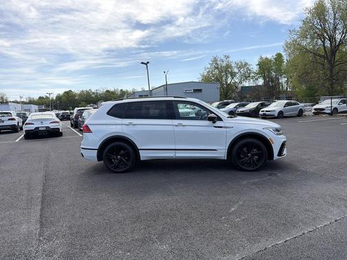Opal White Pearl 2024 Volkswagen Tiguan 2.0T SE R-Line Black 4MOTION